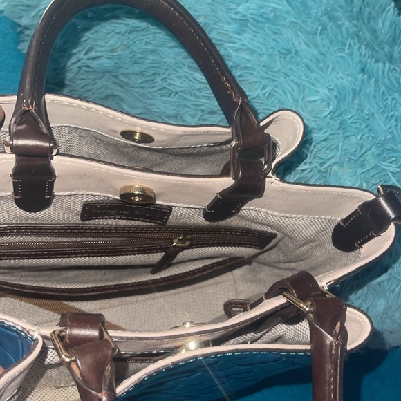Dooney & Bourke Excellent Condition Bucket Bag! - Picture 6 of 9